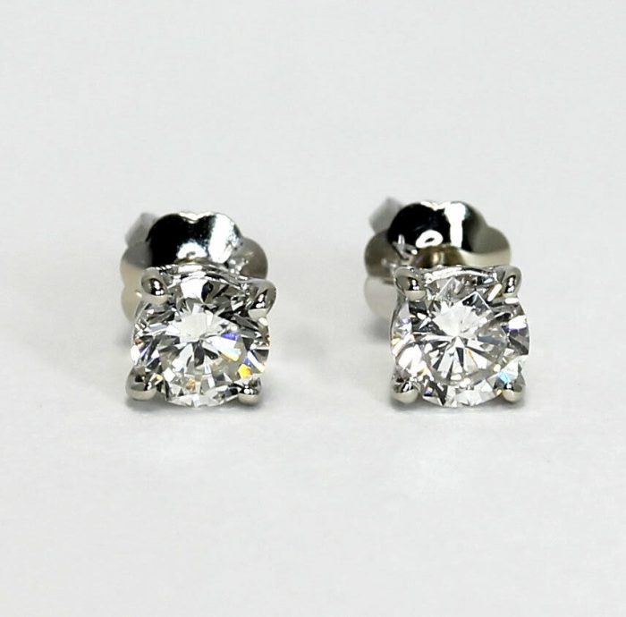 diamond-white-gold-stud-earring