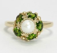 peridot-pearl-ring-gold